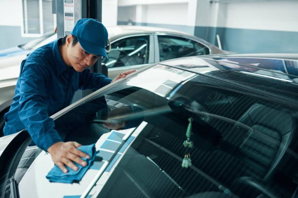 Top 5 Signs Your Windshield Needs Immediate Replacement